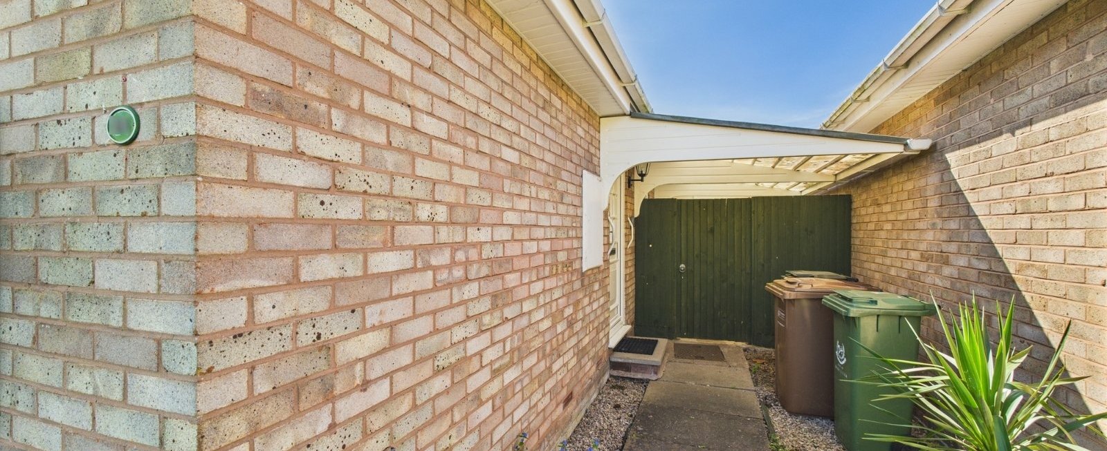 https://b648d7e2ad9240229508-052cc51e0dabffd716f7be11da587437.ssl.cf3.rackcdn.com/property_image.1600cm653.v1/for-sale/Beaver-Close-Worcester-Worcestershire-WR2/22110/22110_903a6513f36d8ac2aacbc6d41826cb4d.jpg