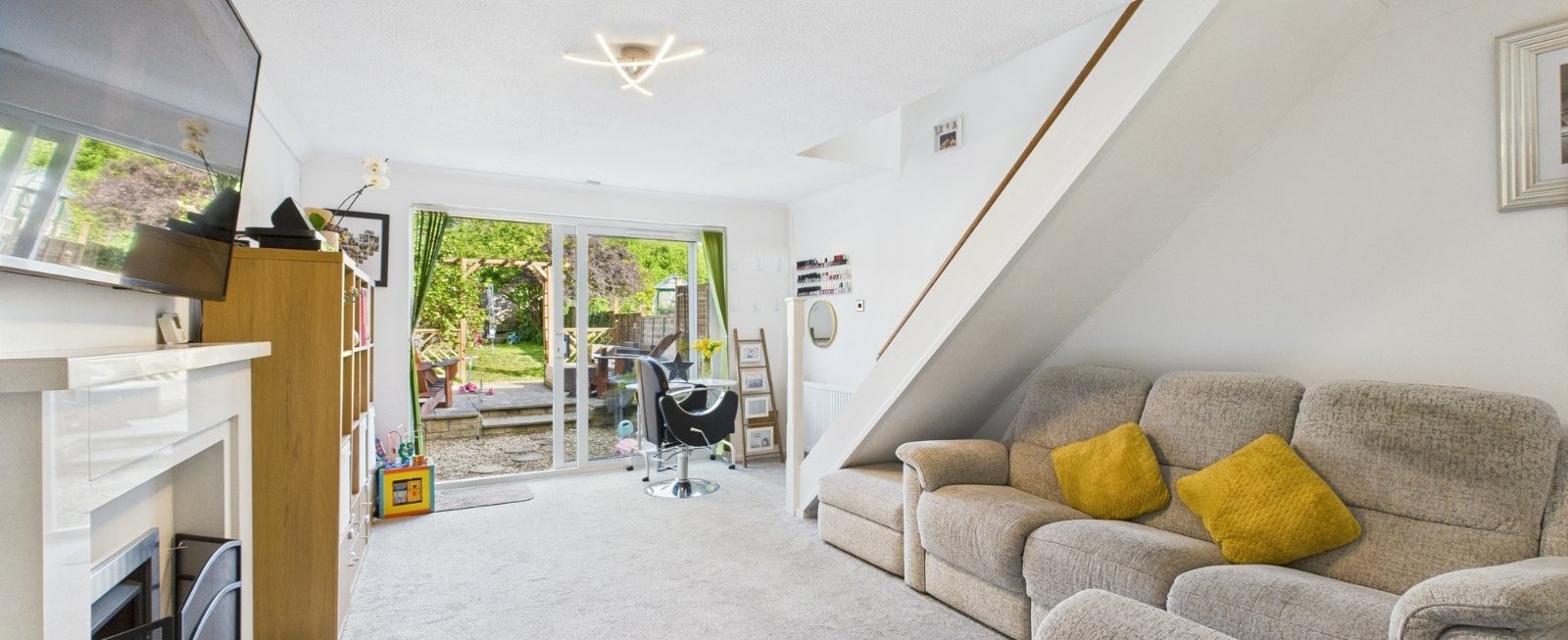 https://b648d7e2ad9240229508-052cc51e0dabffd716f7be11da587437.ssl.cf3.rackcdn.com/property_image.1600cm653.v1/for-sale/Brookthorpe-Close-Tuffley-Gloucester-GL4/22064/22064_e8d621771f776777a8e4cdb65a6fe909.jpg