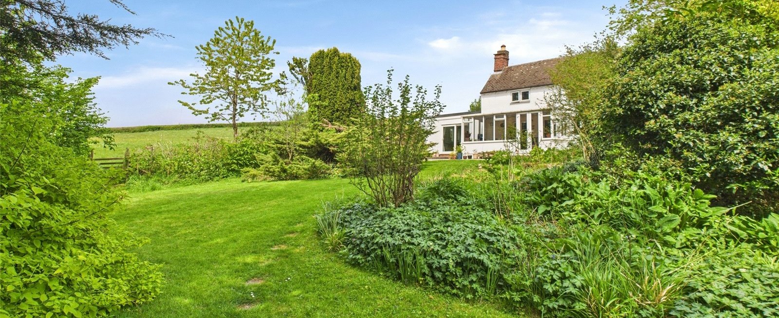 https://b648d7e2ad9240229508-052cc51e0dabffd716f7be11da587437.ssl.cf3.rackcdn.com/property_image.1600cm653.v1/for-sale/Chapel-Lane-Churcham-Gloucester-GL2/18377/18377_92d92d48f8046367229e49218b6e6137.jpg