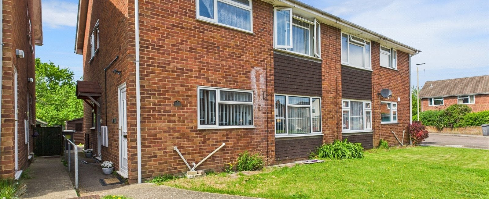 https://b648d7e2ad9240229508-052cc51e0dabffd716f7be11da587437.ssl.cf3.rackcdn.com/property_image.1600cm653.v1/for-sale/Crypt-Court-Tuffley-Gloucester-GL4/22069/22069_5b83e9214cb1f2d21accdf7c32087b8f.jpg