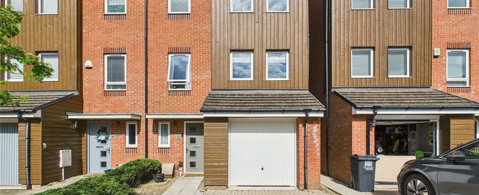 https://b648d7e2ad9240229508-052cc51e0dabffd716f7be11da587437.ssl.cf3.rackcdn.com/property_image.1600cm653.v1/for-sale/Marlstone-Close-Gloucester-Gloucestershire-GL4/22056/22056_8e23805e1a32f1ef9f8faca315c24dee.jpg