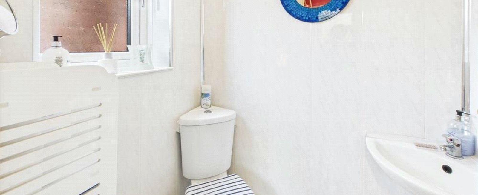 https://b648d7e2ad9240229508-052cc51e0dabffd716f7be11da587437.ssl.cf3.rackcdn.com/property_image.1600cm653.v1/for-sale/Middleton-Gardens-Long-Meadow-Worcester-WR4/22133/22133_a5723860d7901cc6247e48fd819cc170.jpg