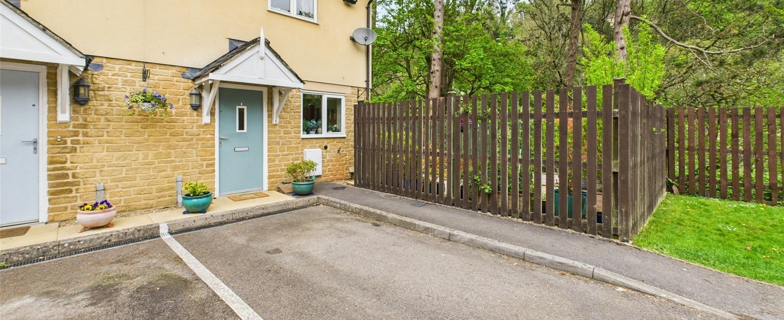 https://b648d7e2ad9240229508-052cc51e0dabffd716f7be11da587437.ssl.cf3.rackcdn.com/property_image.1600cm653.v1/for-sale/Old-Station-Close-Chalford-Stroud-GL6/22109/22109_36fb9e05b9250ddcdead3d43b268179a.jpg