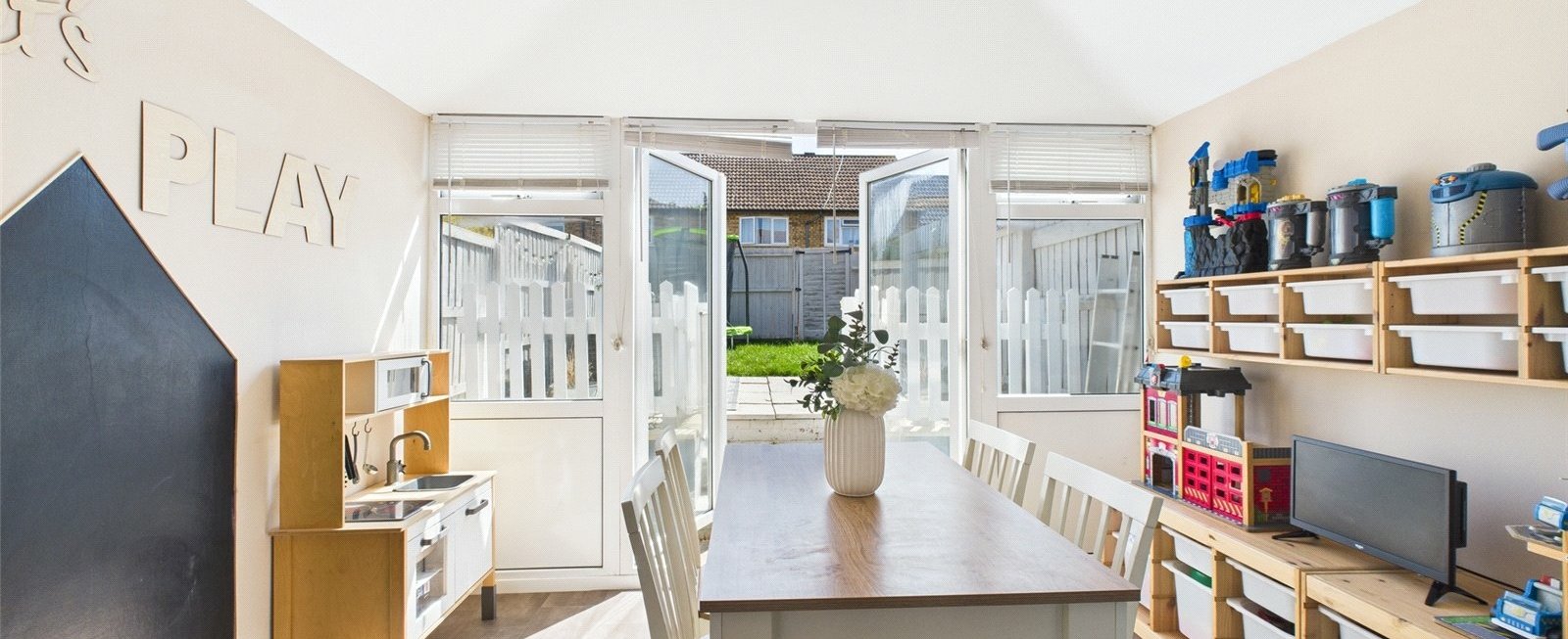 https://b648d7e2ad9240229508-052cc51e0dabffd716f7be11da587437.ssl.cf3.rackcdn.com/property_image.1600cm653.v1/for-sale/Redwind-Way-Longlevens-Gloucester-GL2/22053/22053_0e9f0eec984bb5e1078bb50d969ee3a6.jpg