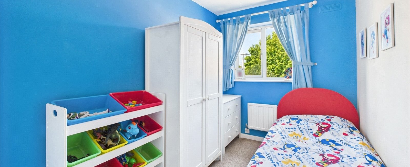 https://b648d7e2ad9240229508-052cc51e0dabffd716f7be11da587437.ssl.cf3.rackcdn.com/property_image.1600cm653.v1/for-sale/Redwind-Way-Longlevens-Gloucester-GL2/22053/22053_69a0b8716e93acfa43d52776c08a9721.jpg