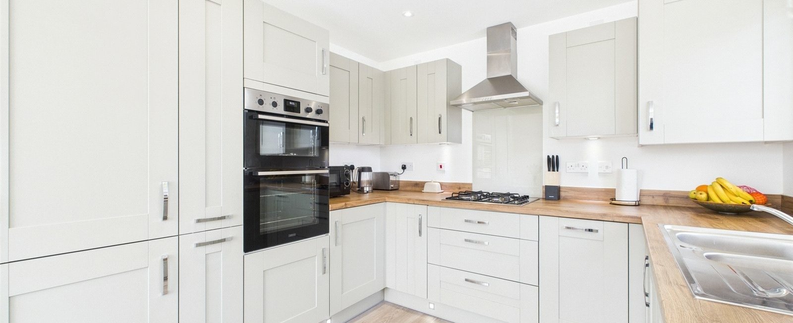 https://b648d7e2ad9240229508-052cc51e0dabffd716f7be11da587437.ssl.cf3.rackcdn.com/property_image.1600cm653.v1/for-sale/Stilchester-Road-Brockworth-Gloucester-GL3/22122/22122_ec90a58f444c7b3d05cfcb0e5df974f2.jpg