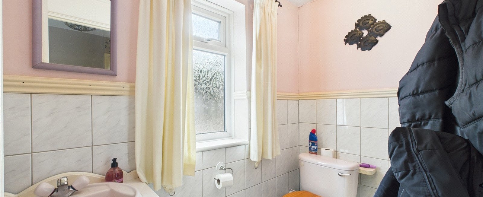 https://b648d7e2ad9240229508-052cc51e0dabffd716f7be11da587437.ssl.cf3.rackcdn.com/property_image.1600cm653.v1/for-sale/Yew-Tree-Way-Churchdown-Gloucester-GL3/22119/22119_dccf747cd83d3754e7e15be0db0ae9d9.jpg