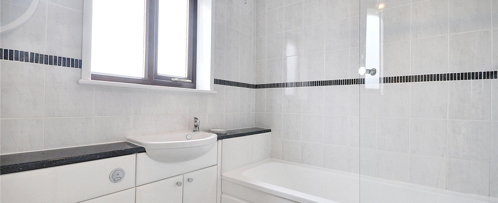 https://b648d7e2ad9240229508-052cc51e0dabffd716f7be11da587437.ssl.cf3.rackcdn.com/property_image.1600cm653.v1/to-rent/Marigold-Close-Worcester-WR5/16604/16604_242f4ff07ac8fd9dd41f03ebde8f5e44.jpg