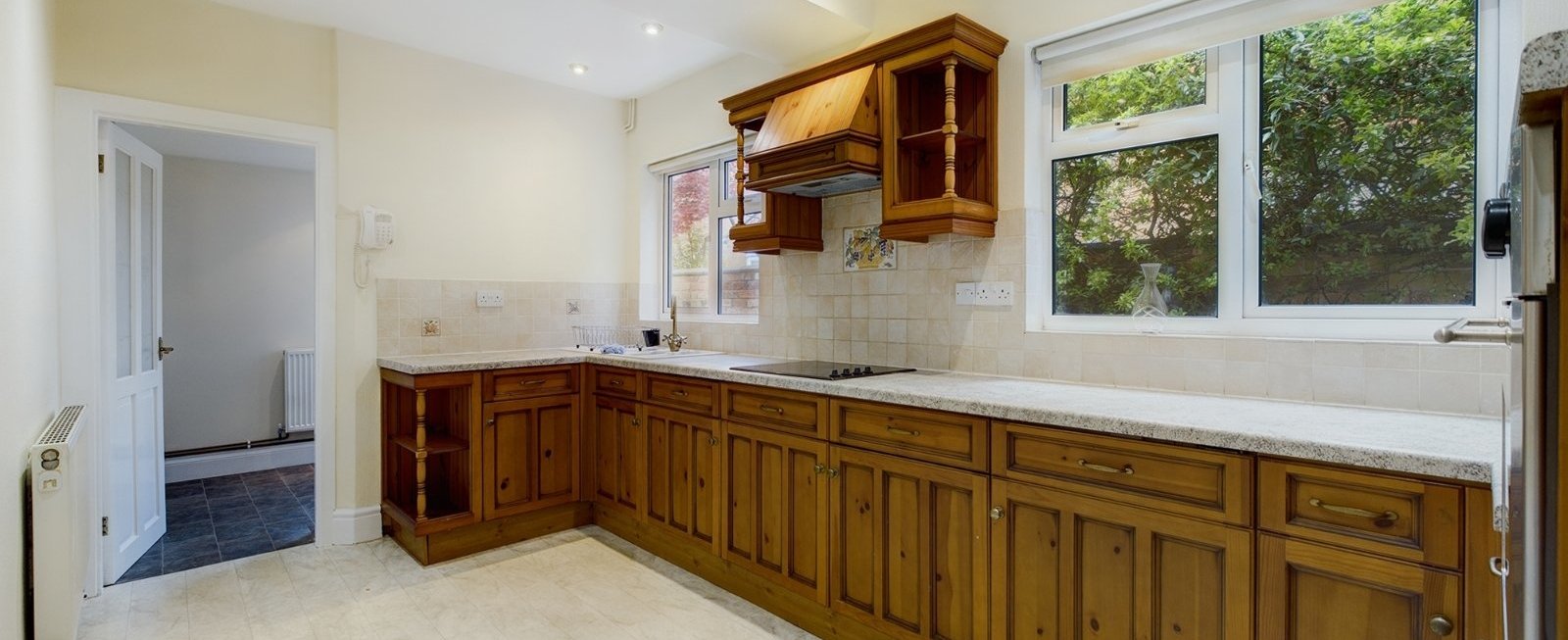 https://b648d7e2ad9240229508-052cc51e0dabffd716f7be11da587437.ssl.cf3.rackcdn.com/property_image.1600cm653.v1/to-rent/Shrubbery-Avenue-Worcester-WR1/17448/17448_4062cdd4cdea9f336f9f73312265423b.jpg