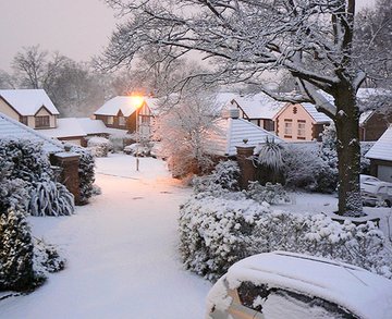 Snowy Warfield Early morning snow in Warfield, Bracknell. Credit: Alan Burke / Snowy Warfield
