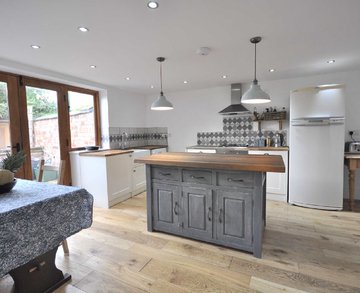 A decluttered kitchen